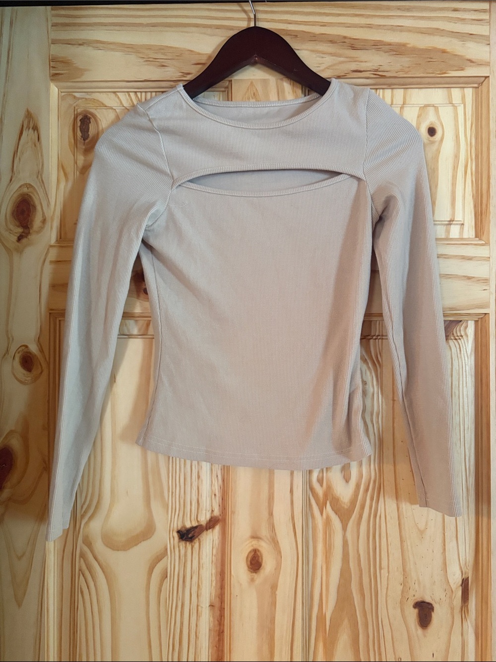 Women's Long-Sleeve Cutout Ribbed Top - Light brown